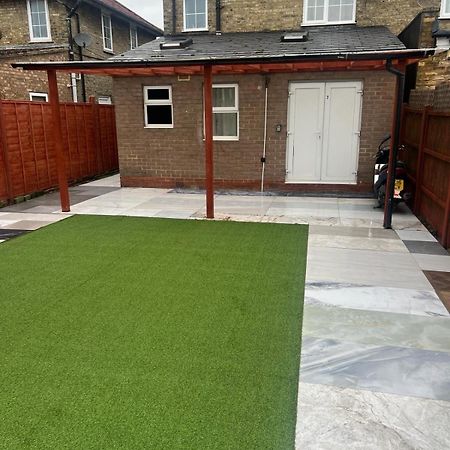 Good Priced Double Rooms In Sherperds Bush Londres Exterior foto