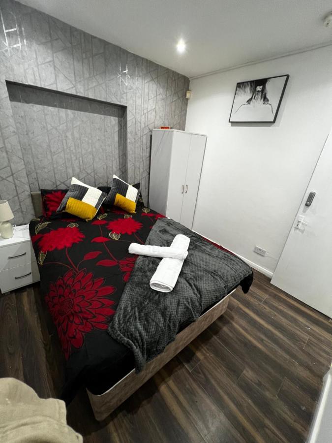 Good Priced Double Rooms In Sherperds Bush Londres Exterior foto