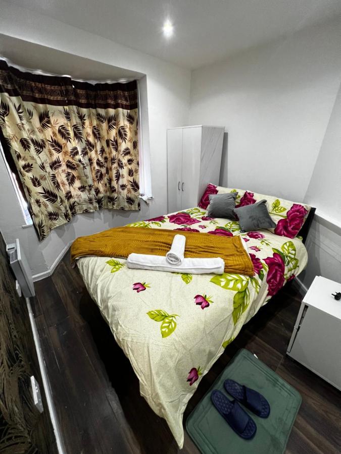 Good Priced Single Rooms In Sherperds Bush Londres Exterior foto