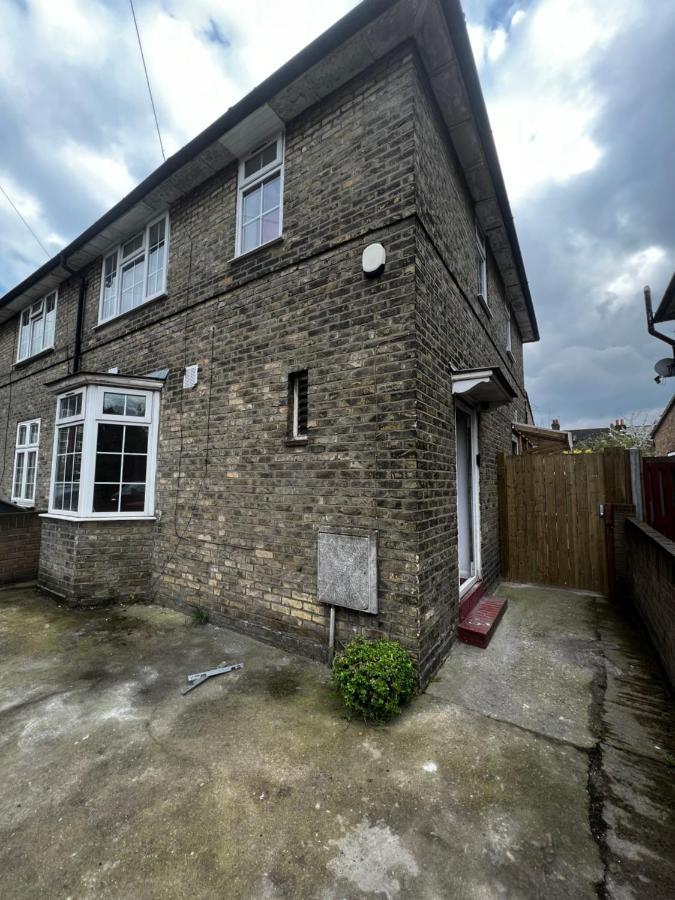 Good Priced Single Rooms In Sherperds Bush Londres Exterior foto