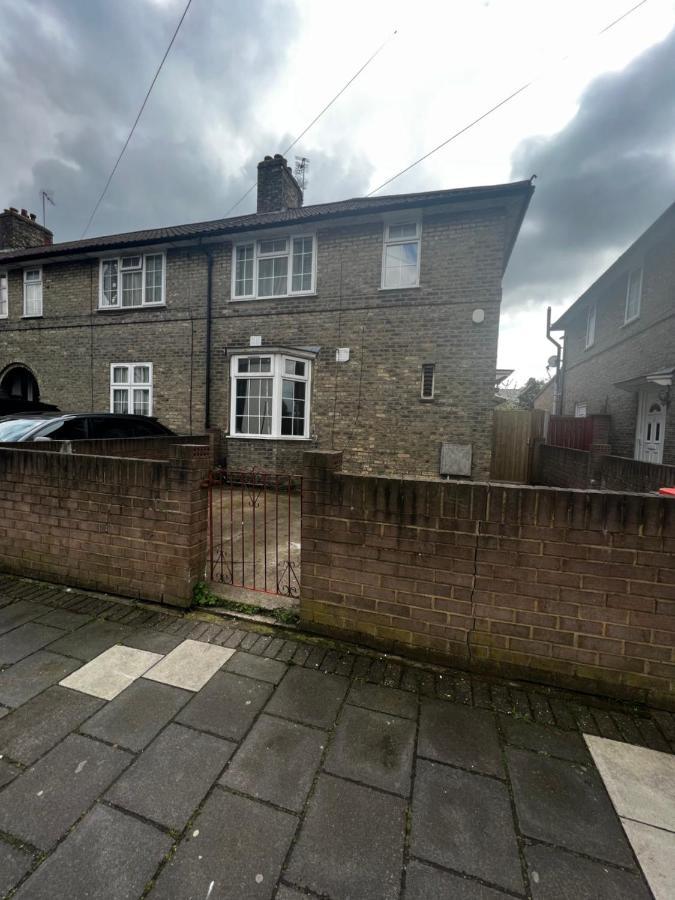 Good Priced Double Rooms In Sherperds Bush Londres Exterior foto