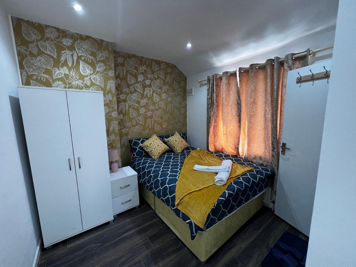 Good Priced Single Rooms In Sherperds Bush Londres Exterior foto