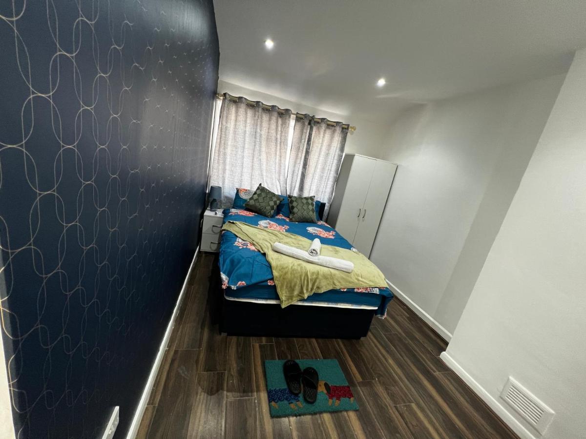 Good Priced Single Rooms In Sherperds Bush Londres Exterior foto