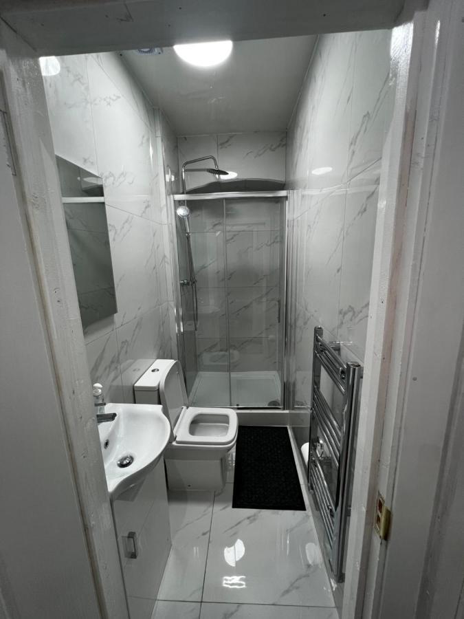 Good Priced Single Rooms In Sherperds Bush Londres Exterior foto